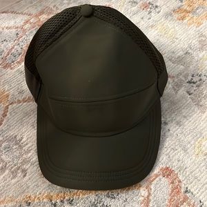 NWT Lululemon dash n splash hat in olive green